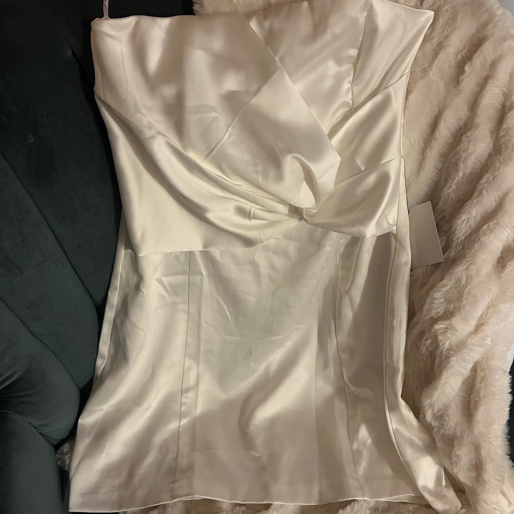 Lulu’s Sz M Strapless satin dress - Picture 2 of 3